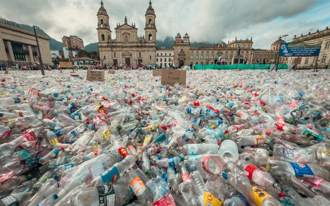 Una sociedad de plástico que no reacciona.