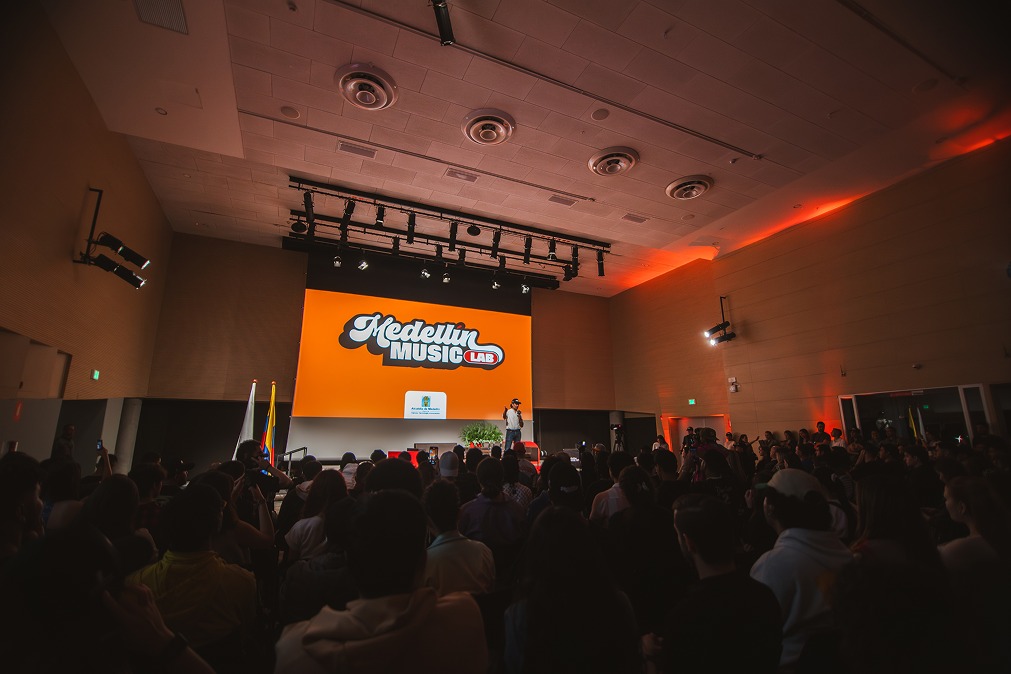 El sueño de nueve jóvenes de Medellín: estarán con J Balvin